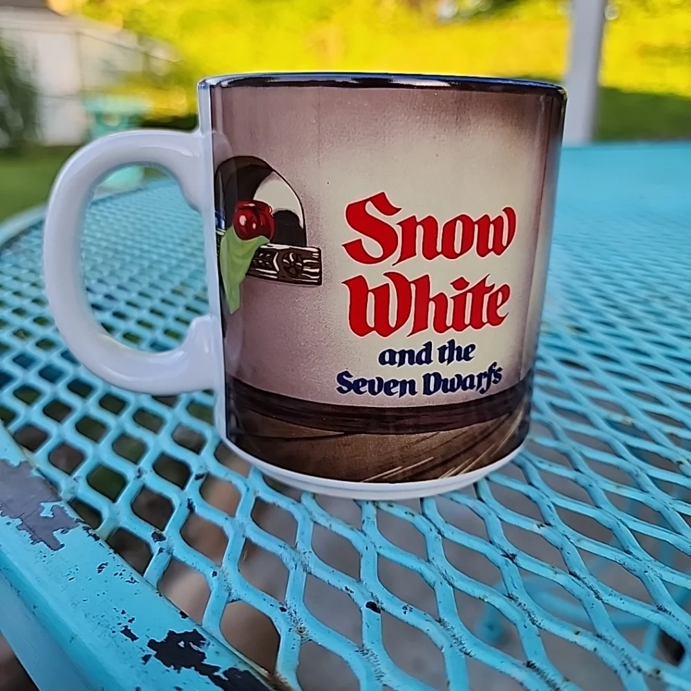 Disney Snow white and the seven dwarfs mug - Picture 4 of 7